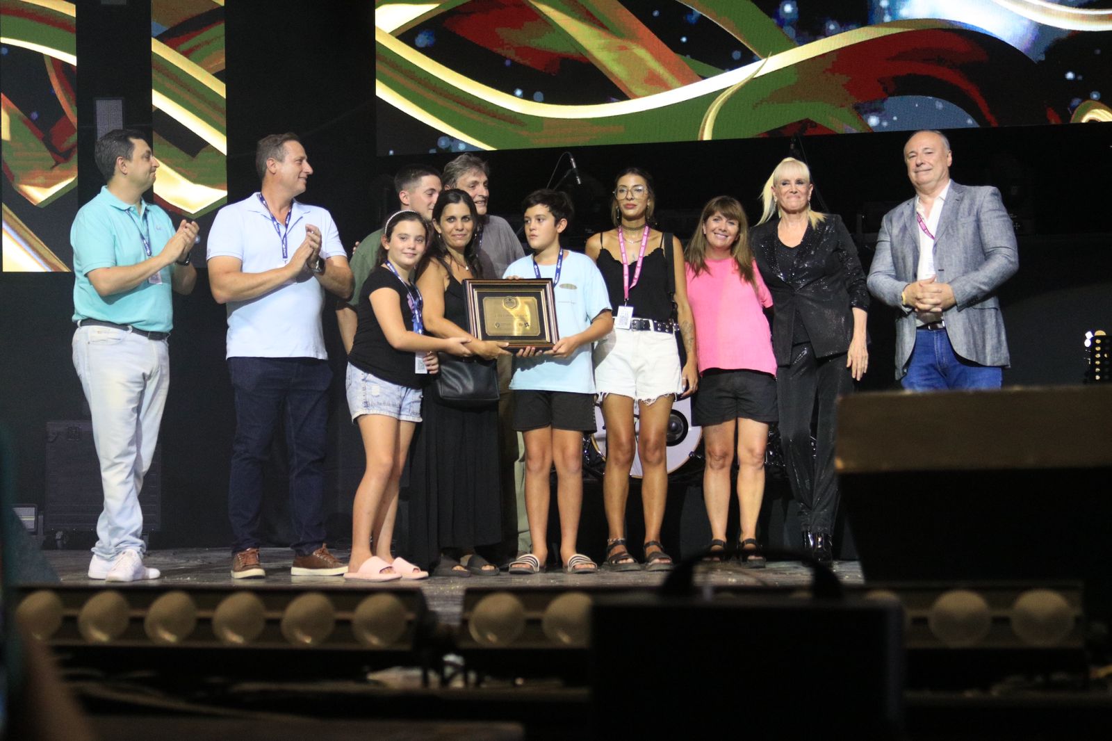 La segunda noche del Festival de Peñas comenzó a vibrar de la mano de Jimena