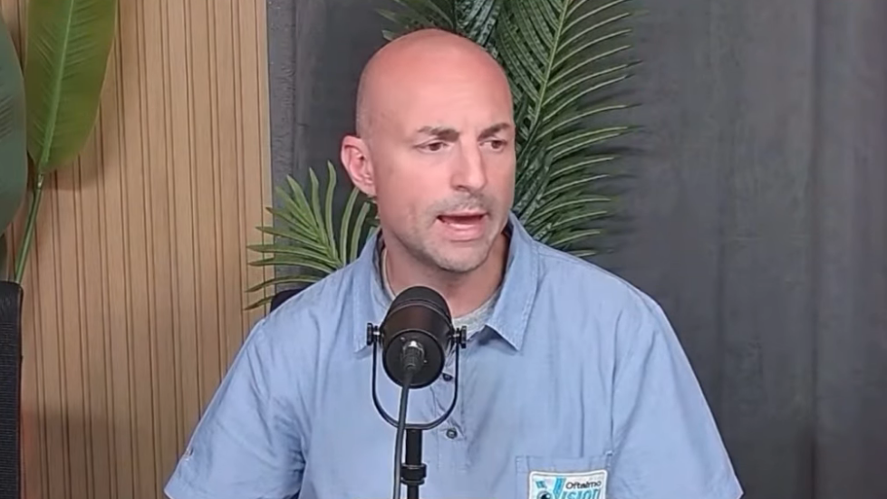 Pantallas y salud visual: Las claves del Dr. Regazzoni para proteger la vista