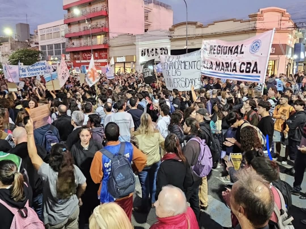 MARCHA_plaza centenario_ate